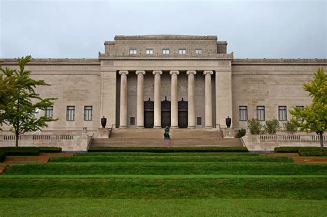 Nelson-Atkins Museum of Art: Odkryj Arcydzieła i Zwiedzaj Zabytkowe Ogrody!