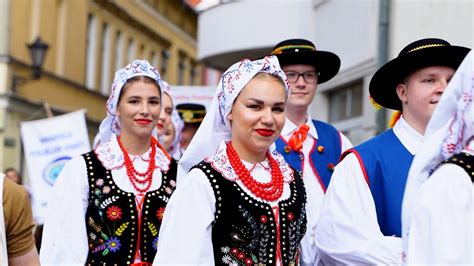  Wioska Meicun: Miejsce spotkań i tradycji w Nantong!