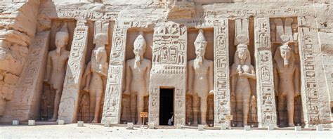  Abu Simbel: Skamieniałe Świadectwo Rządzących z Dawnej Egiptu!