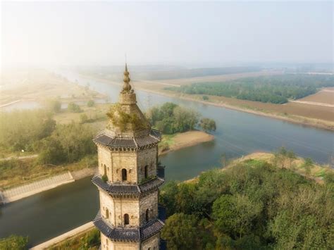 Dzwon Wujian -  Starożytna Ikona Chizhou i Miejsce Spotkań z Dziejami!