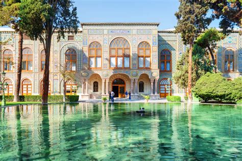 Golestan Palace: Architektoniczna Perła z Czasem XIX Wieku!