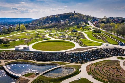 Ogrodu Botanicznego Zaozhuang – Kwitnąca Oaza Spokoju i Niesamowitej Różnorodności Roślin!