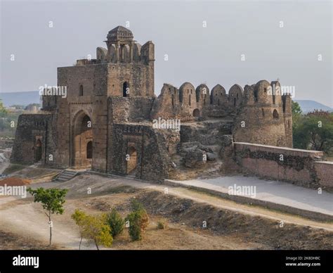  Rohtas Fort: Niezwykła forteca w sercu Pakistanu!