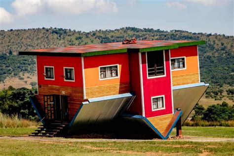  The Upside Down House w Terengganu: Przygoda z Perspektywą i Zwariowanymi Zdjęciami!