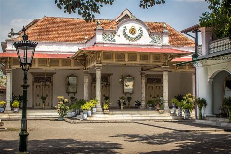  Yogyakarta Kraton - Odkryj Magię Królewskiej Rezydencji!